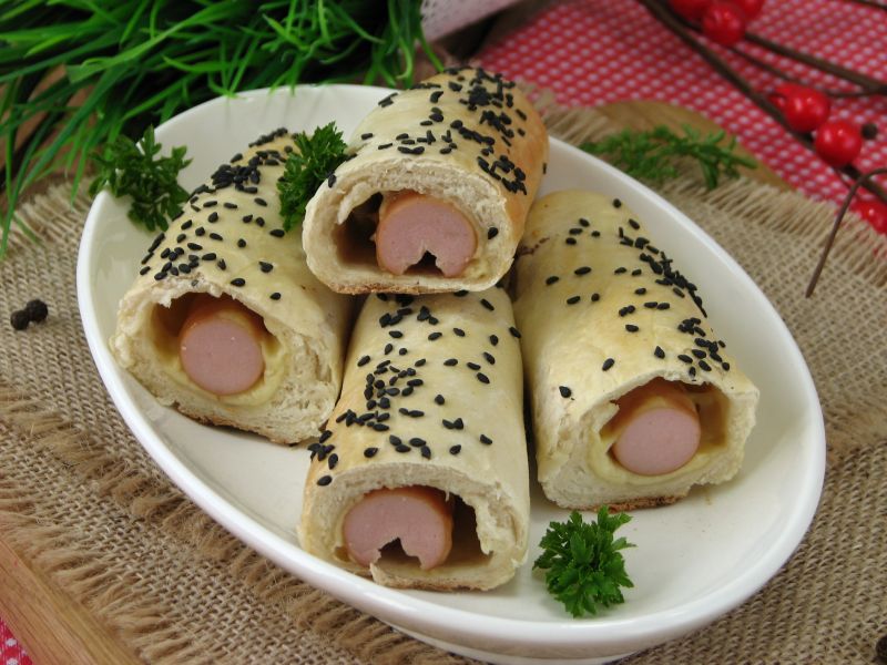 Parówki w cieście drożdżowym