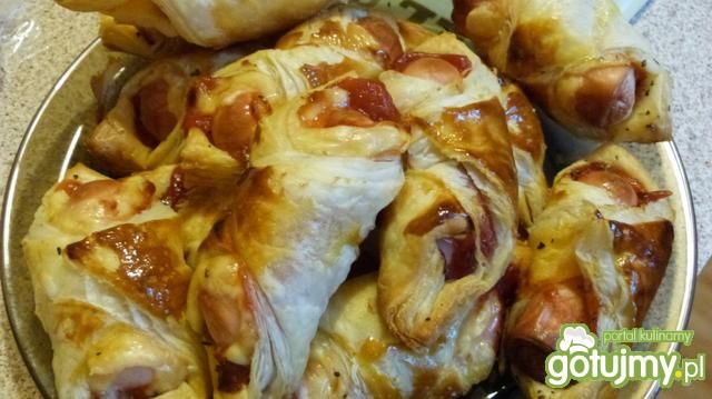 Parówki w cieście francuskim  Parówki w cieście francuskim