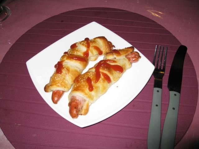 Parówki w cieście francuskim