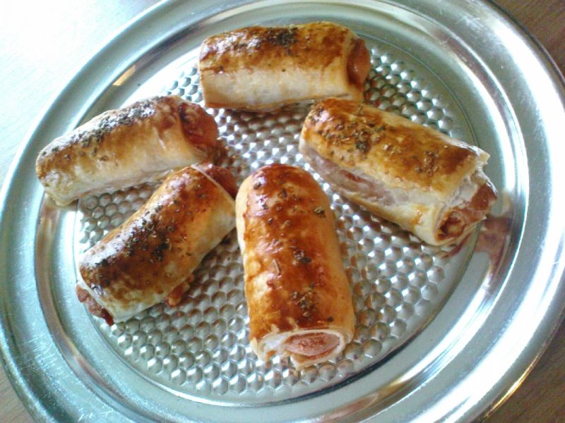 Parówki w cieście francuskim