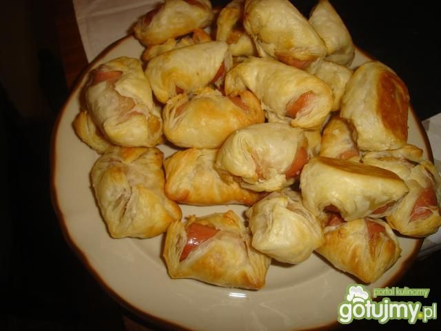 Parówki w cieście francuskim  Parówki w cieście francuskim