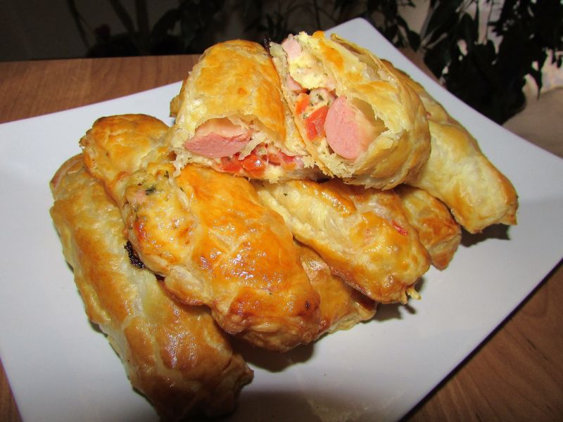 Parówki we francuskim cieście z dodatkami Parówki we francuskim cieście z dodatkami