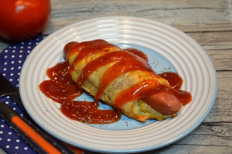 Parówki z kindziukiem w cieście francuskim  Parówki z kindziukiem w cieście francuskim