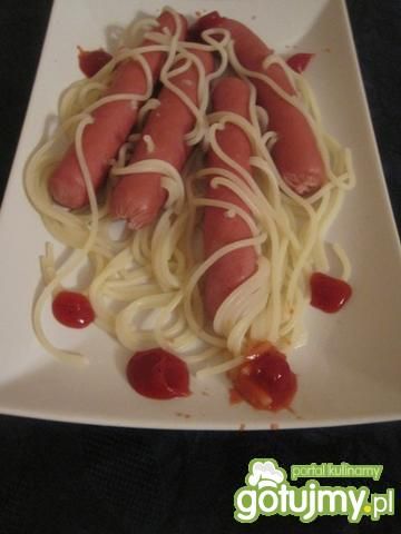 Parówki z makaronowymi wąsami