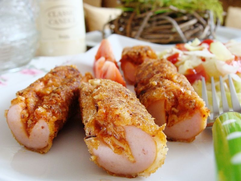 Parówki z nadzieniem w panierce Parówki z nadzieniem w panierce