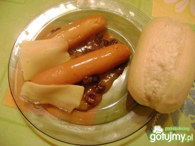 Parówki z rodzynkami