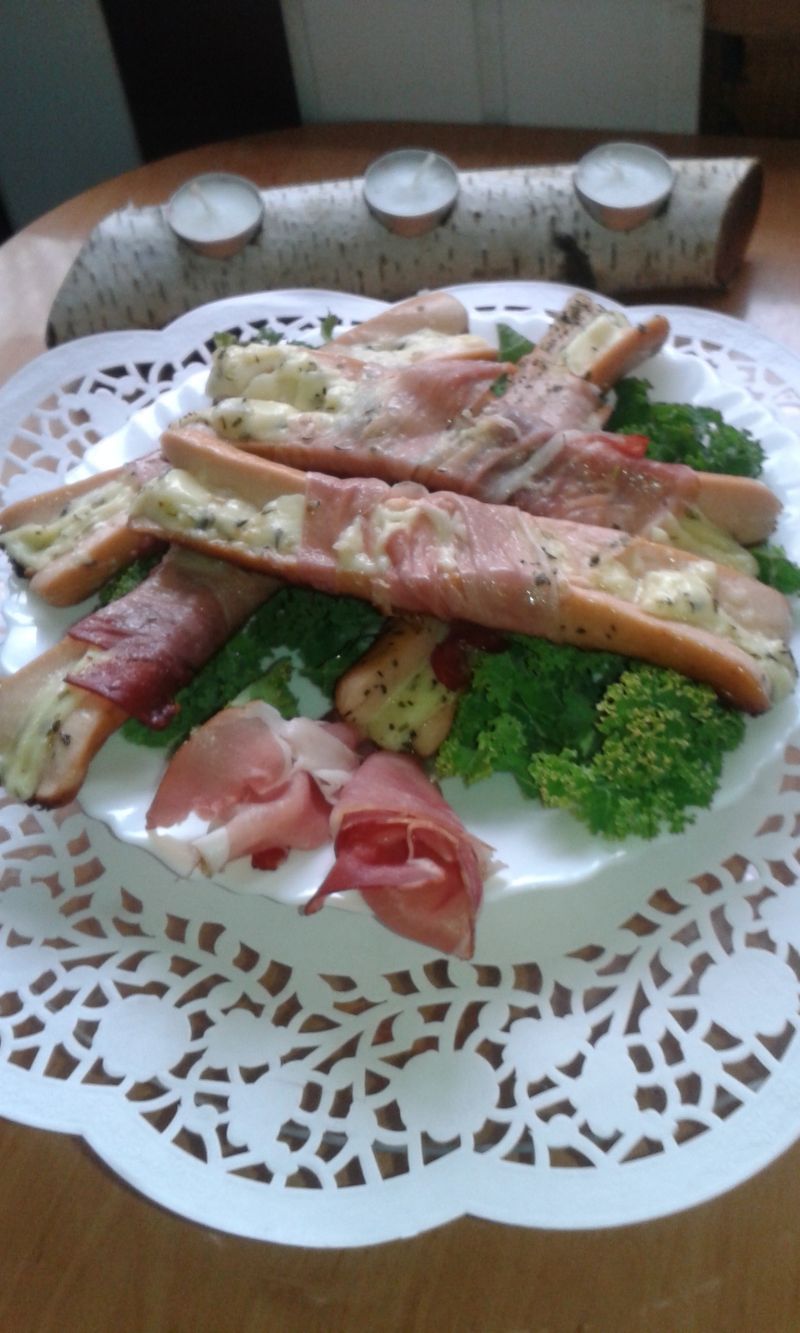 Parówki z serem otulone szynka