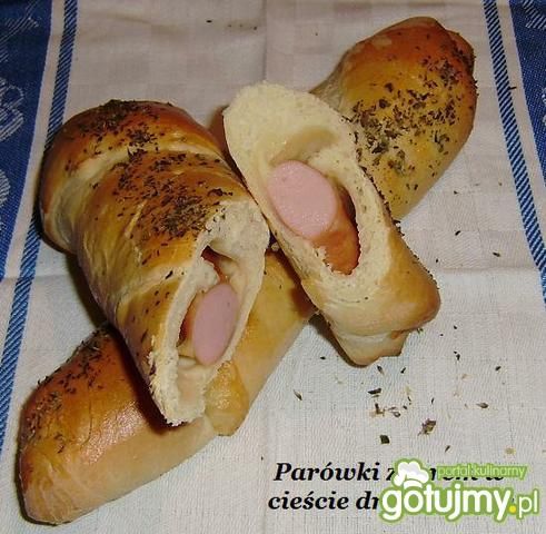 Parówki z serem w cieście drożdżowym