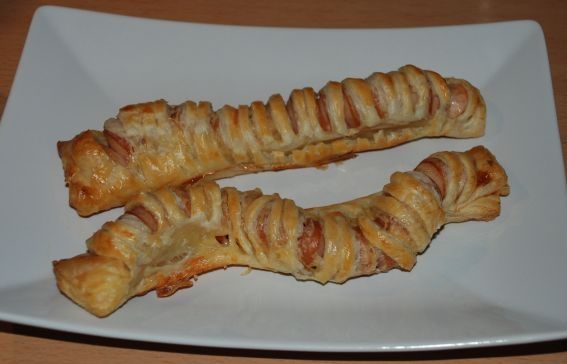 Parówki z serem w cieście francuskim