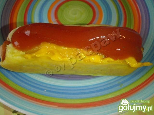 Parówki z serem w cieście francuskim