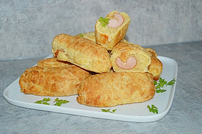 Parówki z serem w kruchym cieście