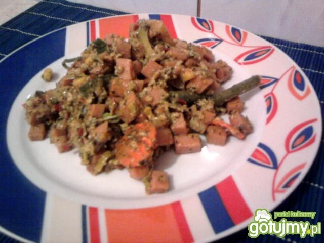 Parówki z warzywami na patelnie