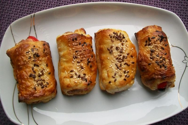 Parówki zapiekane w cieście francuskim Parówki zapiekane w cieście francuskim