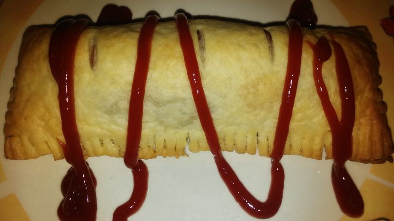 Parówki zapiekane w cieście francuskim