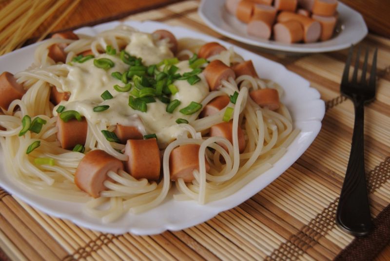 Parówkowe spaghetti