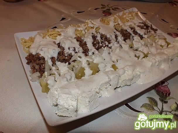 Pasiasta sałatka z sosem