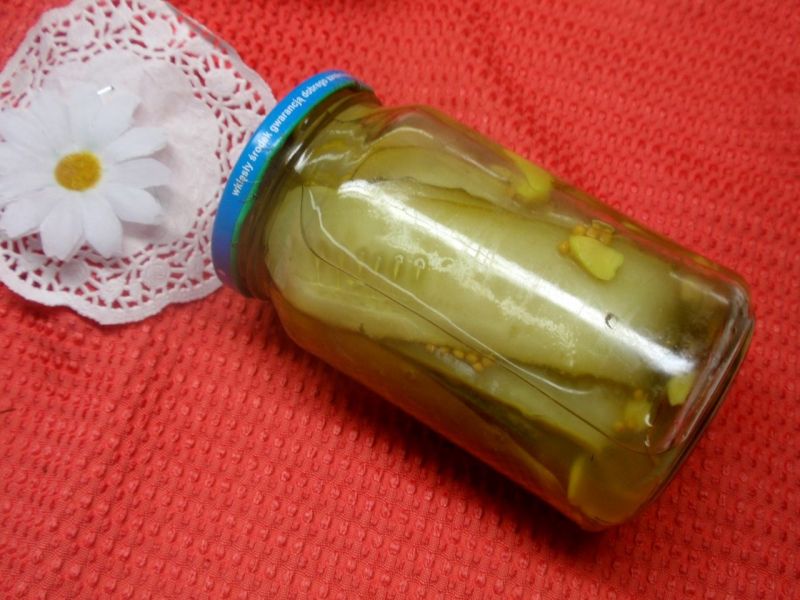 Paski ogórków w kurkumie