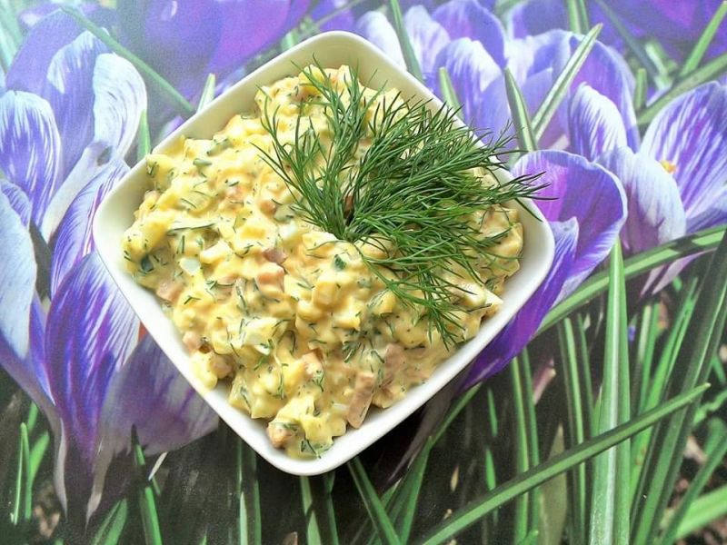 Pasta cukiniowa z kiełbasą i jajkami do pieczywa Pasta cukiniowa z kiełbasą i jajkami do pieczywa