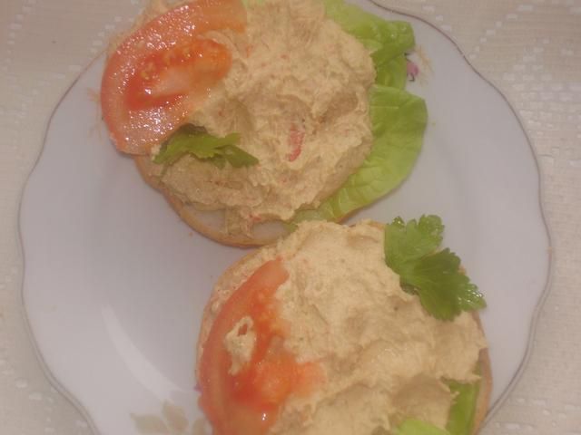 Pasta do chleba z jajek i makreli