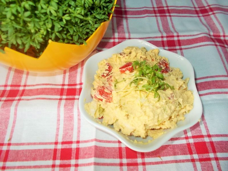 Pasta do jajek z cebulką Pasta do jajek z cebulką