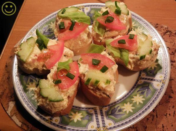 Pasta do pieczywa z jajek i szynki.