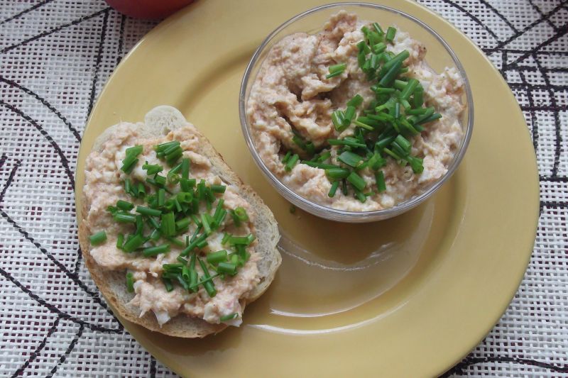 Pasta do pieczywa z wędzonych brzuszków łososia Pasta do pieczywa z wędzonych brzuszków łososia