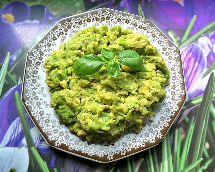 Pasta groszkowa do pieczywa z płatkami owsianymi