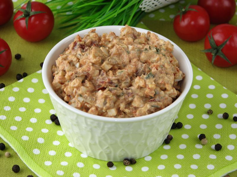 Pasta jajeczna mocno pomidorowa