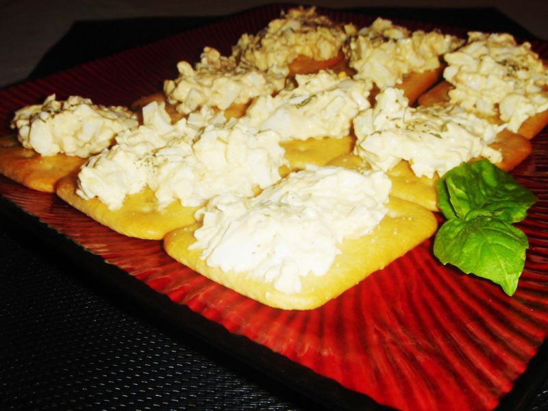 Pasta jajeczna na krakersach Pasta jajeczna na krakersach