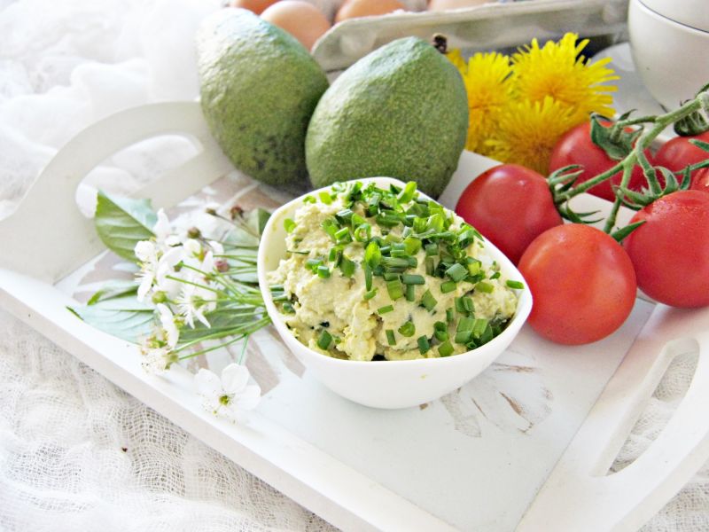 Pasta jajeczna z awokado i szczypiorku Pasta jajeczna z awokado i szczypiorku