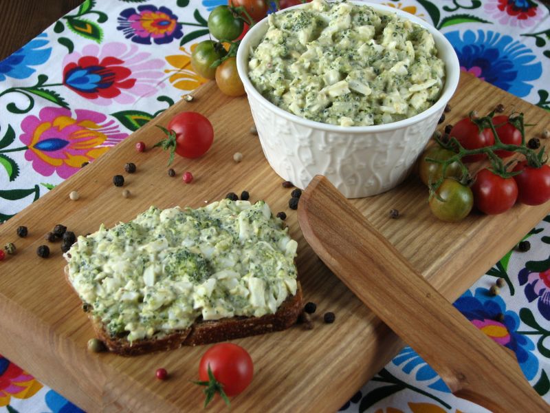 Pasta jajeczna z brokułami  Pasta jajeczna z brokułami