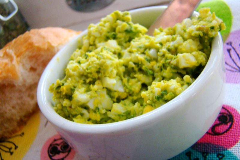 Pasta jajeczna z czosnkiem niedźwiedzim i pokrzywą Pasta jajeczna z czosnkiem niedźwiedzim i pokrzywą