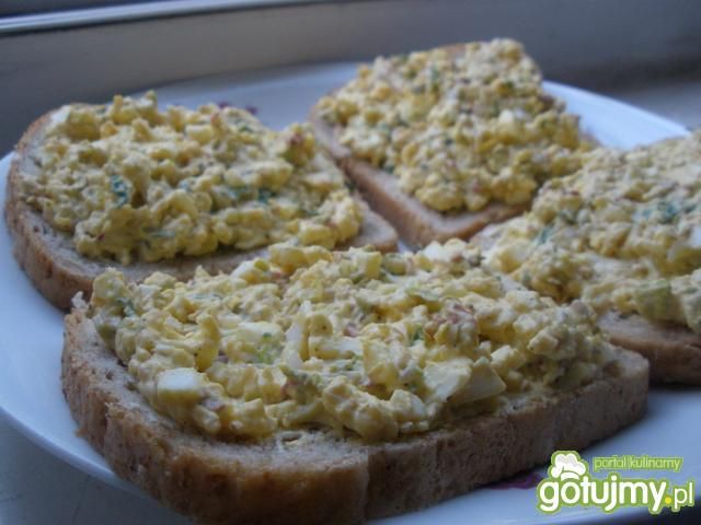 Pasta jajeczna z kiełkami rzodkiewki