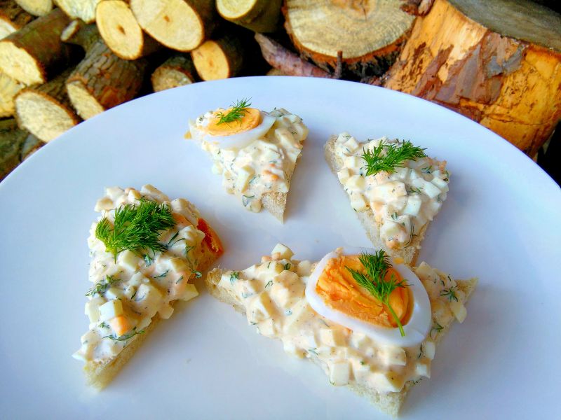 Pasta jajeczna z koperkiem Pasta jajeczna z koperkiem