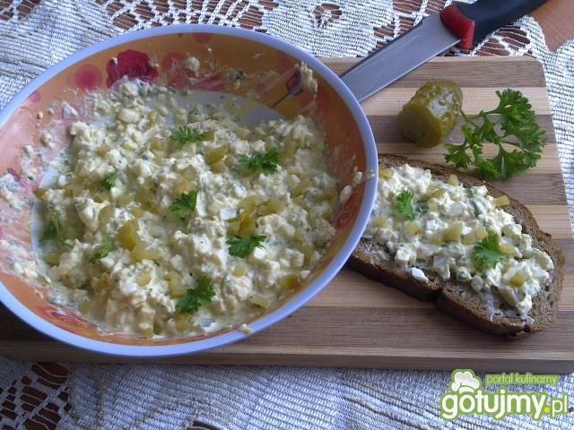 Pasta jajeczna z korniszonem  Pasta jajeczna z korniszonem