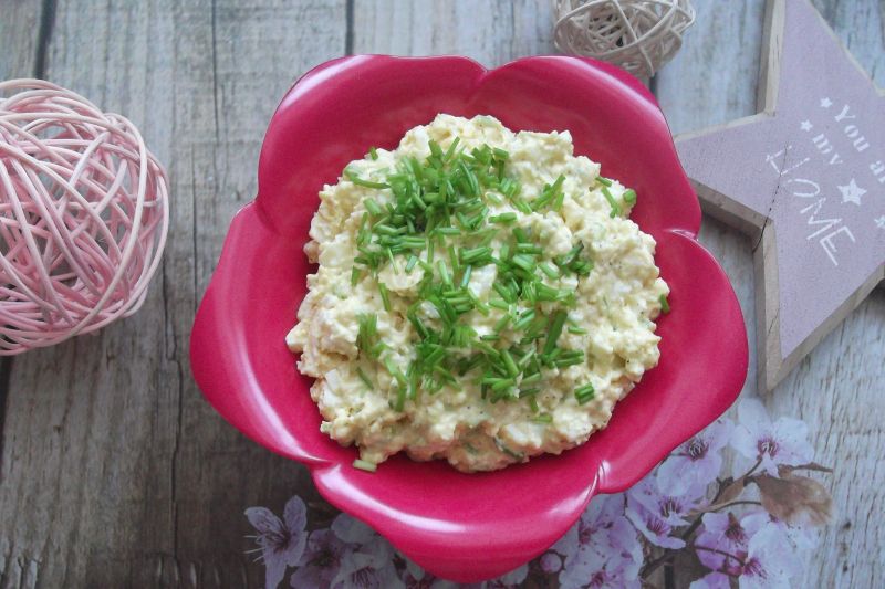 Pasta jajeczna z kozim twarożkiem