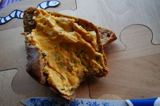 Pasta jajeczna z kurkumą 