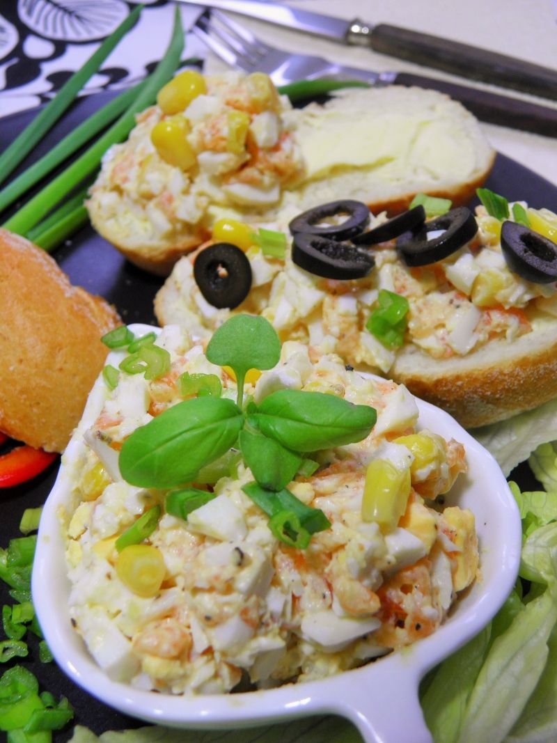 Pasta jajeczna z łososiem i kukurydzą Pasta jajeczna z łososiem i kukurydzą
