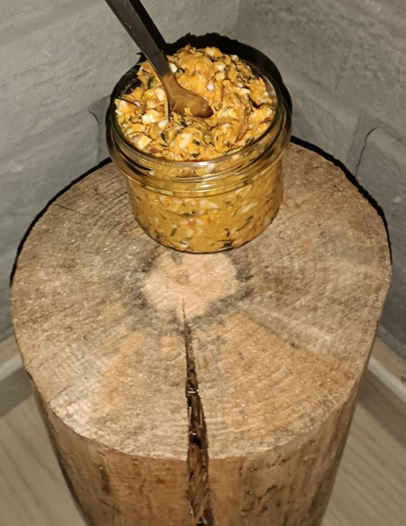 Pasta jajeczna z makrelą z pomidorowym akcentem