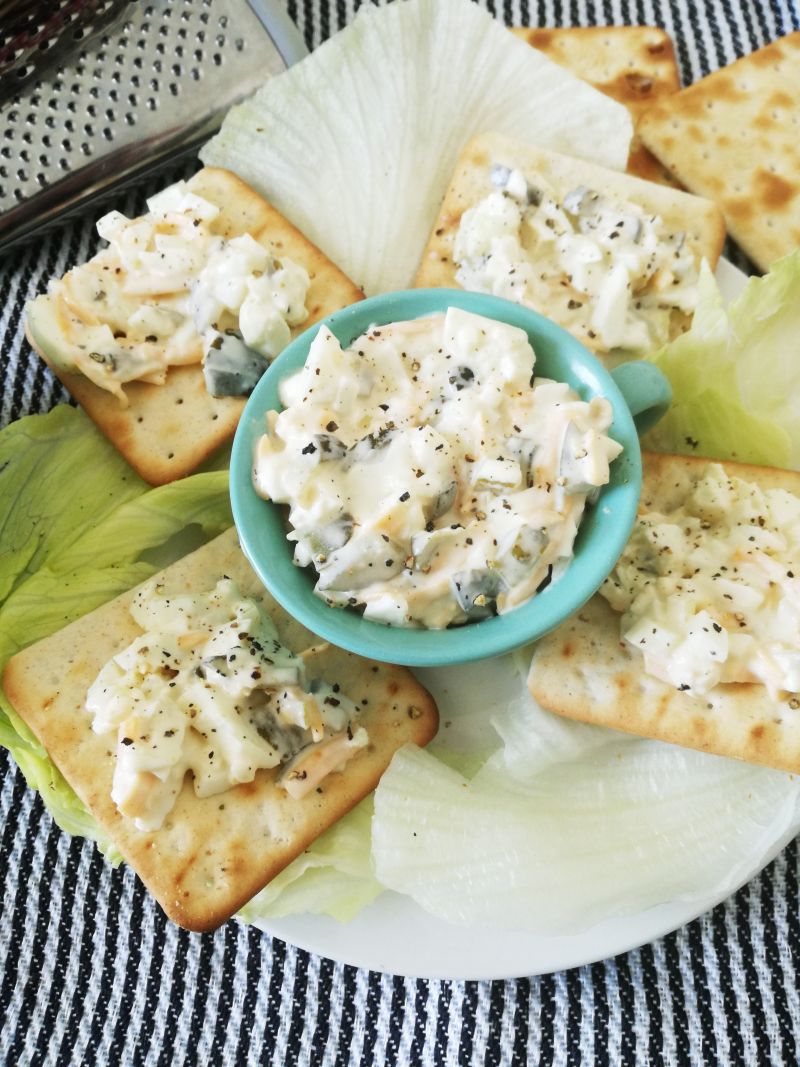 Pasta jajeczna z ogórkami małosolnymi