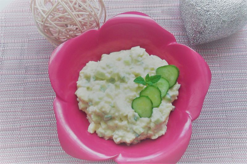 Pasta jajeczna z ogórkiem