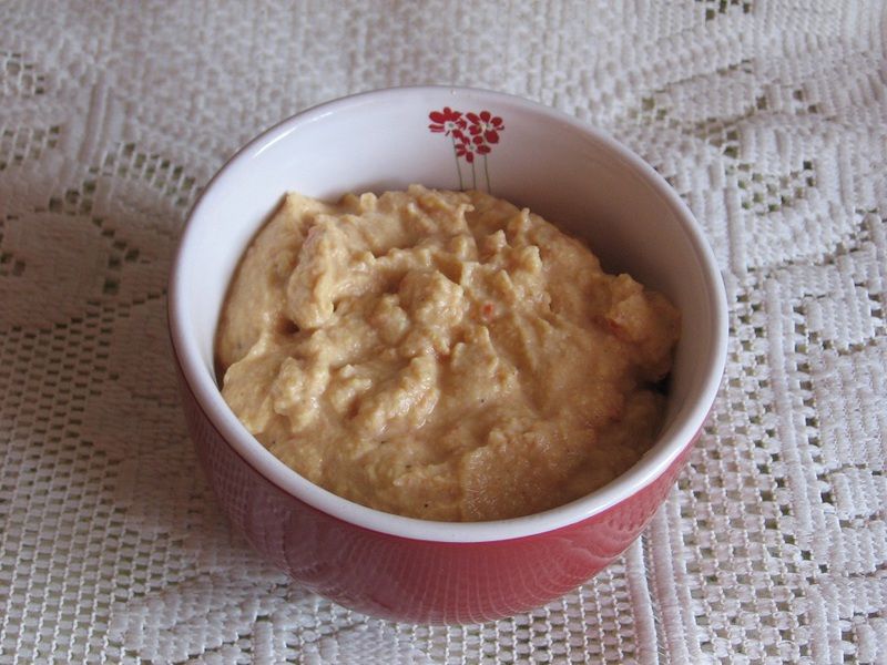 Pasta jajeczna z pomidorem i cebulką Pasta jajeczna z pomidorem i cebulką