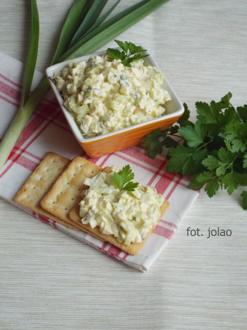 Pasta jajeczna z porem i natką pietruszki