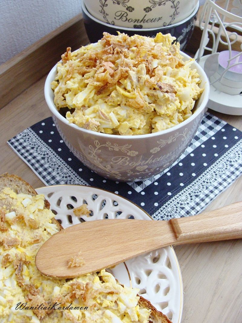 Pasta jajeczna z prażoną cebulką Pasta jajeczna z prażoną cebulką