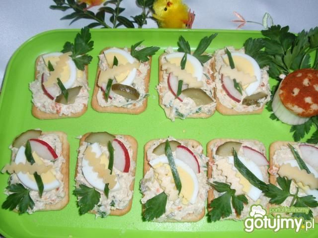 Pasta jajeczna z rybą wędzoną.