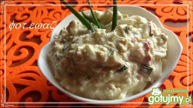 Pasta jajeczna z rzodkiewką i kiełkami