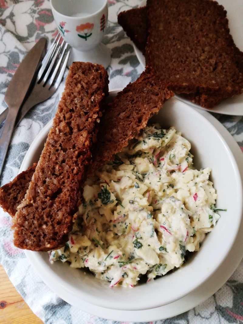 Pasta jajeczna z rzodkiewką i ogórkami Pasta jajeczna z rzodkiewką i ogórkami