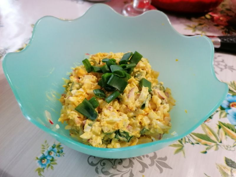 Pasta jajeczna z rzodkiewka i szczypiorliem