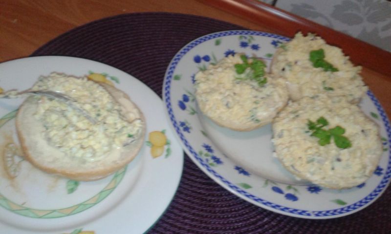 Pasta jajeczna z serkiem do smarowania.