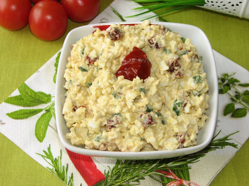 Pasta jajeczna z suszonymi pomidorami Pasta jajeczna z suszonymi pomidorami